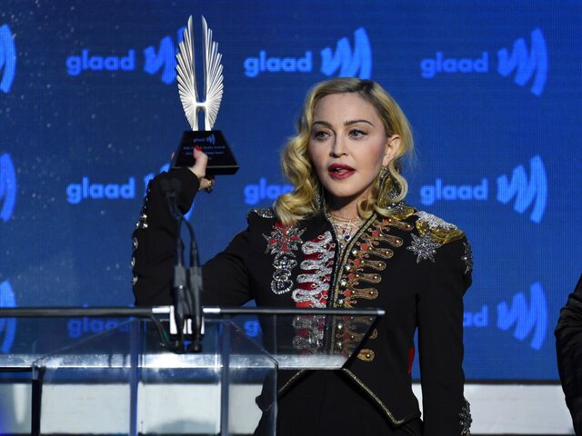 Певица Мадонна не может встать с кровати после выписки из больницы – СМИ