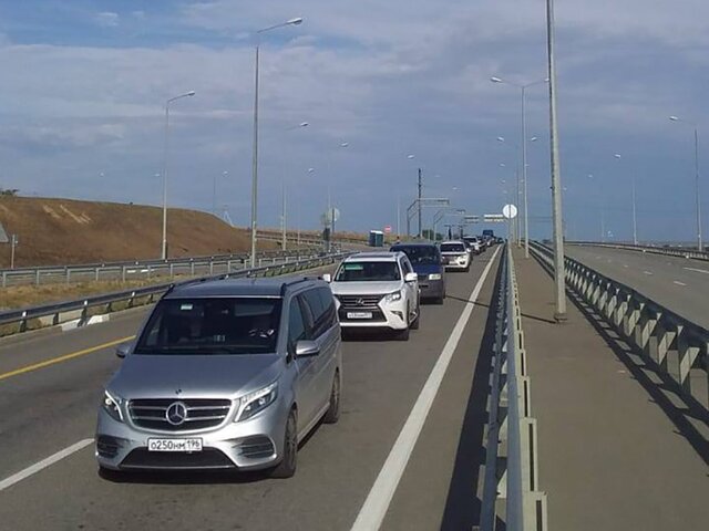 Затор на подъезде к Крымскому мосту со стороны Кубани сократился до 9 км