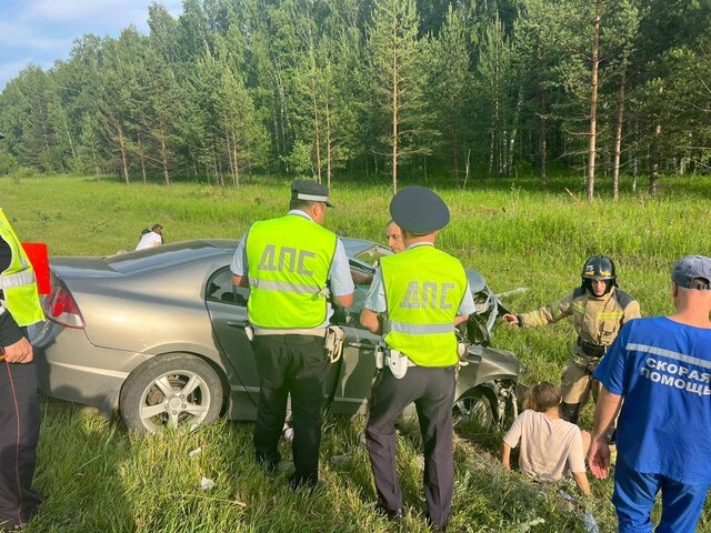 Девять человек пострадали в результате ДТП в Свердловской области