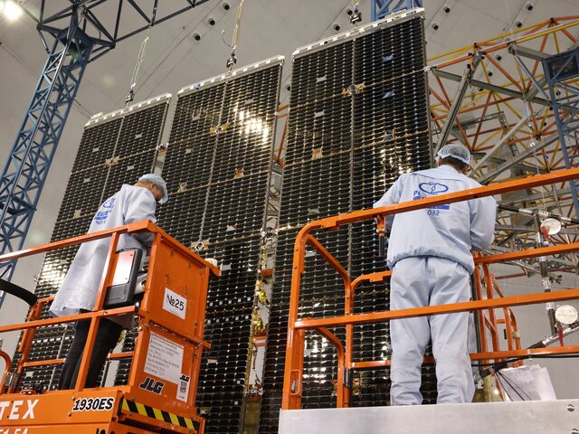 "Роскосмос" планирует в августе запустить спутник нового поколения "Глонасс-К2"