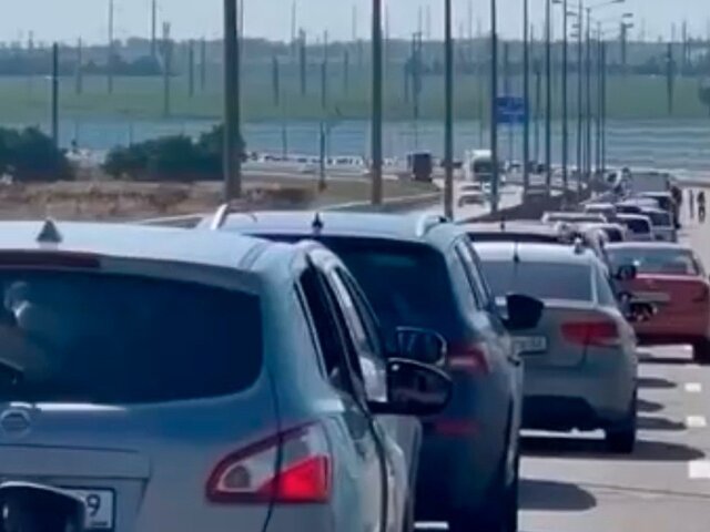 Очередь из автомобилей перед Крымским мостом увеличилась до 7 км