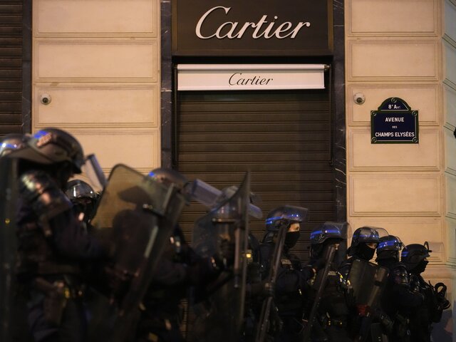 Полиция арестовала более 400 человек на протестах во Франции – СМИ