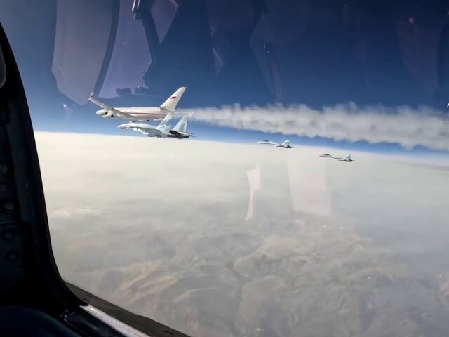 Истребители Су-35С ВКС РФ сопроводили Путина во время перелета в Абу-Даби