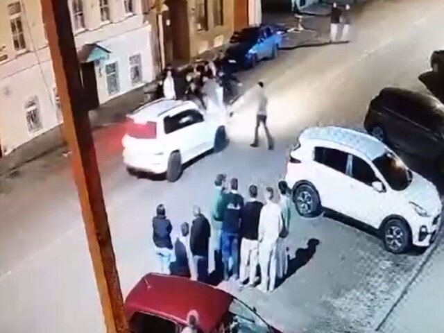 Суд арестовал водителя, въехавшего в толпу в Новгородской области