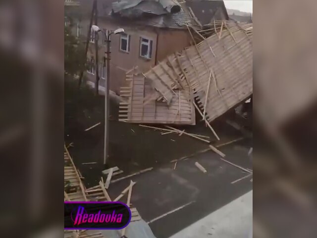 Режим ЧС объявили в Новокузнецке из-за ураганного ветра
