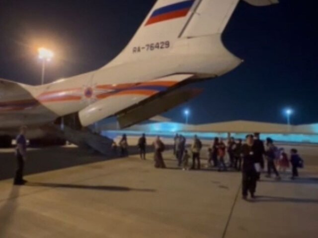 Спецборт МЧС РФ с эвакуированными из Газы россиянами вылетел из Каира