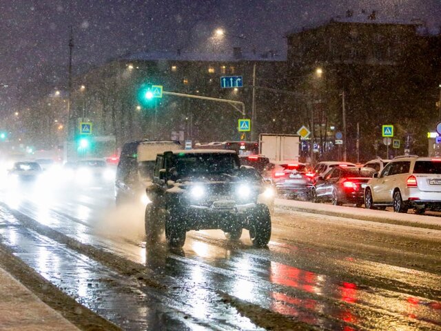 Столичных водителей призвали быть осторожнее на дорогах из-за снегопада 23 ноября