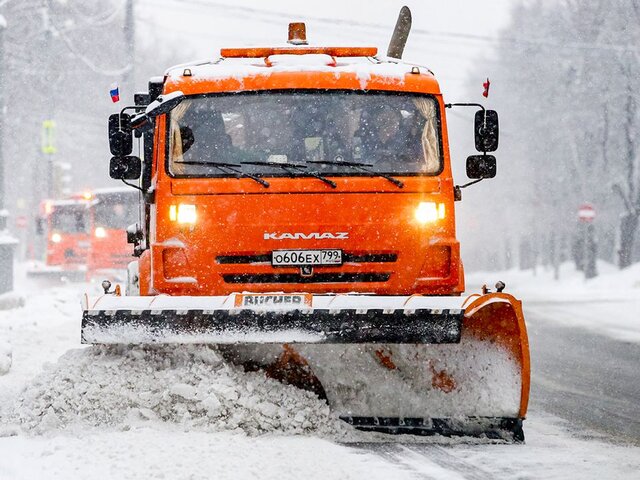 Собянин: для уборки снега привлечем дополнительно более 10 тыс коммунальщиков