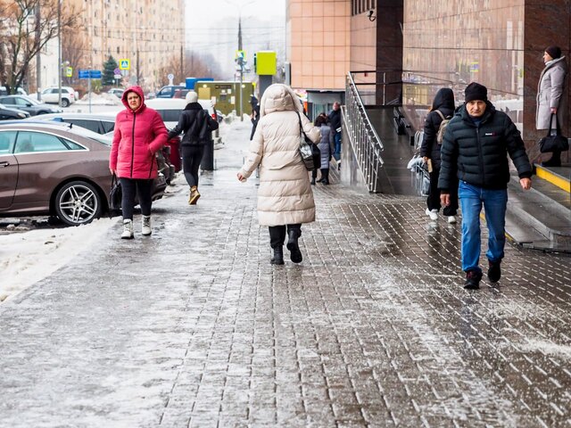 Москвичей предупредили о сильной гололедице 28 ноября