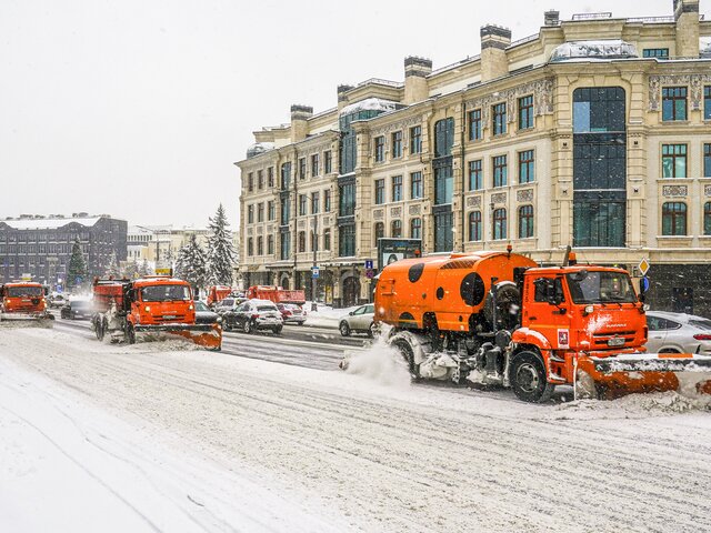 Горслужбы Москвы продолжают работать в усиленном режиме из-за снегопада