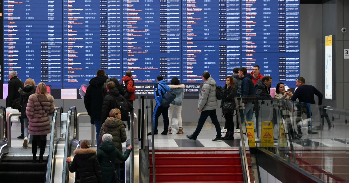 Почему отменены рейсы сочи. Аэропорт Внуково задержка рейсов 2019. Задержка рейсов в Москве сегодня причины