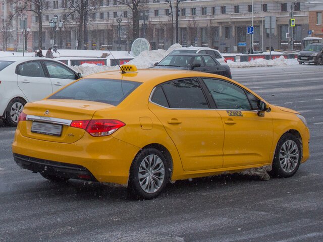 Власти Москвы в два раза увеличили объем субсидий на покупку автомобилей такси в 2023 году