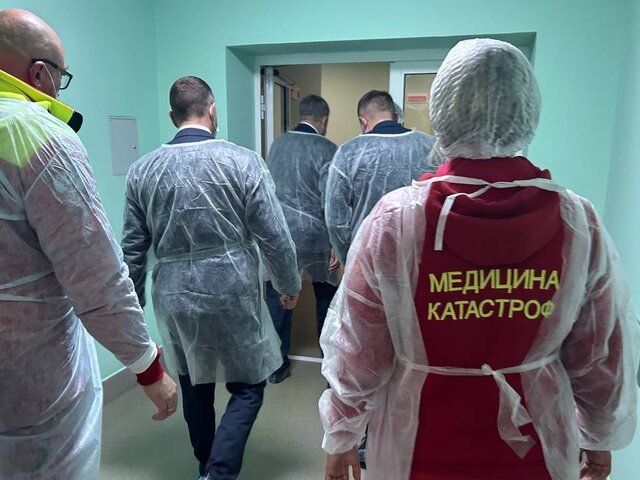 Двоих пострадавших при стрельбе в школе в Брянске доставят на лечение в Москву