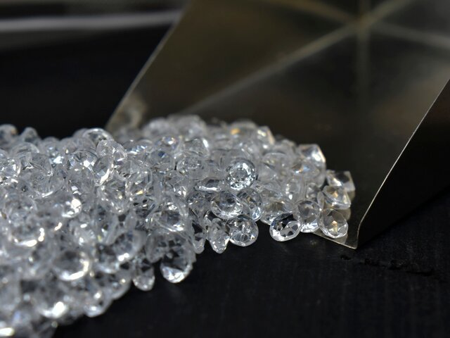 Великобритания введет запрет на импорт алмазов из РФ с 2024 года