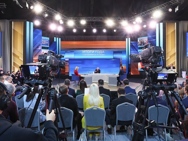Путин завершил совмещенные пресс-конференцию и прямую линию