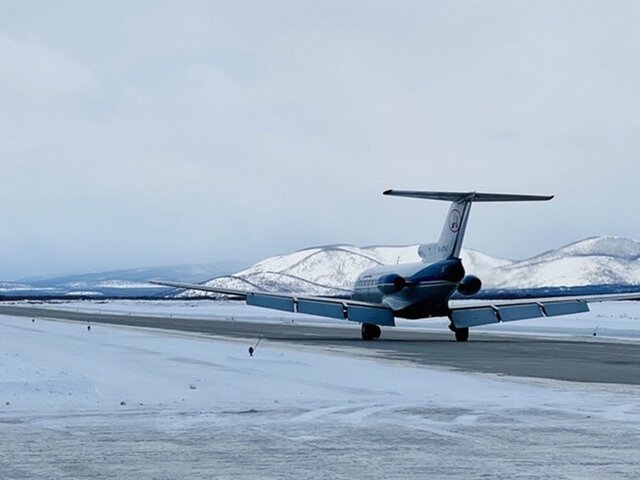 Самолет при посадке на Камчатке выкатился за пределы взлетно-посадочной полосы