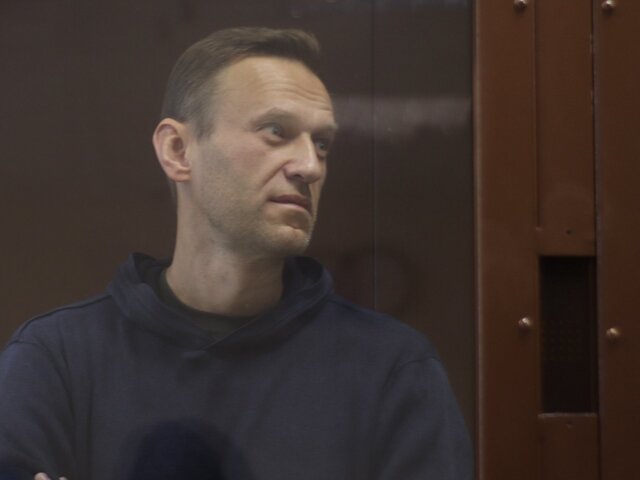 Песков ответил на вопрос, что происходит с Навальным