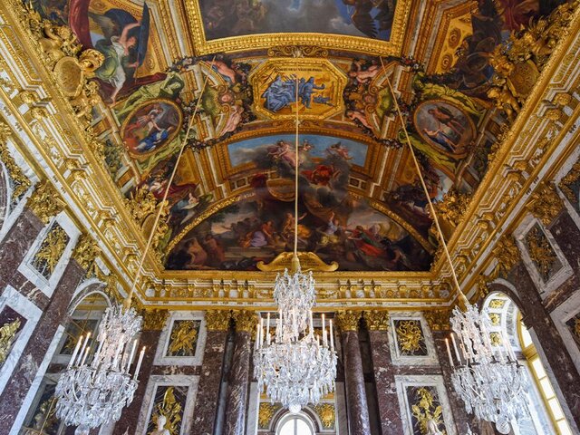 Посетителей Версальского дворца эвакуировали из-за подозрительного звонка