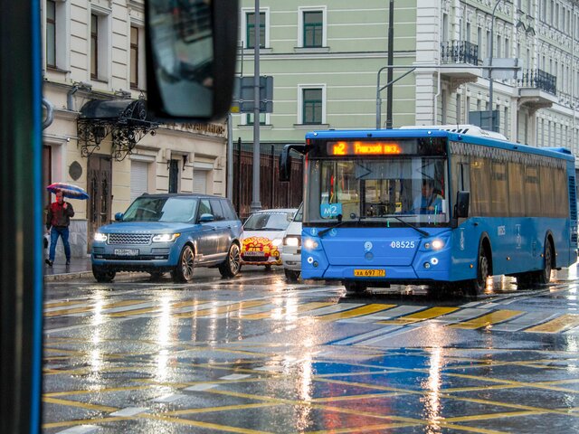 Москвичей призвали пользоваться общественным транспортом из-за дождя и заторов