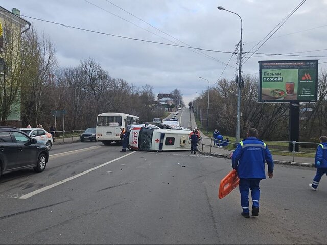 Четыре человека пострадали в ДТП с участием скорой помощи в Серпухове