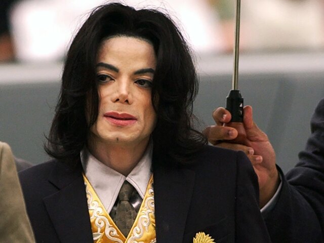 Кожаную куртку Майкла Джексона из 80-х продали на торгах за 305 тыс долларов