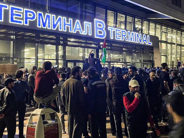Росавиация закрыла аэропорт Махачкалы после массовых беспорядков