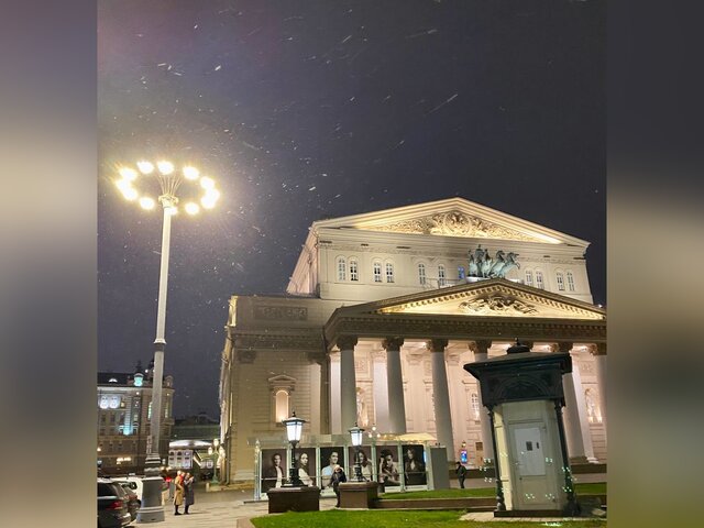 Москвичи поделились кадрами снегопада в столице