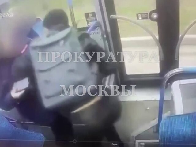 Безбилетник напал на контролера в автобусе на севере Москвы