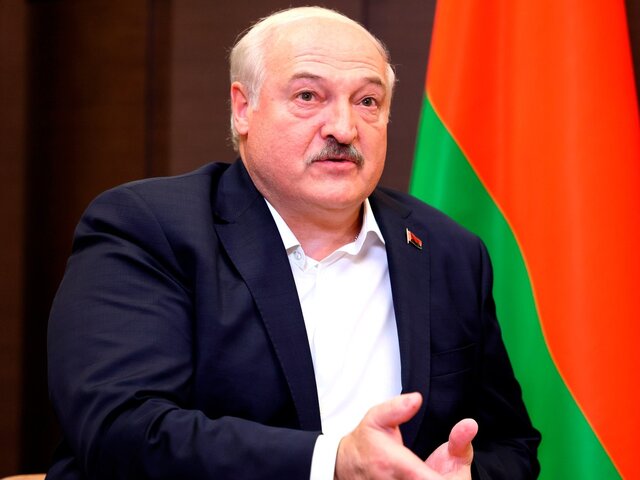 Лукашенко заявил, что Европа однажды "приползет" к РФ