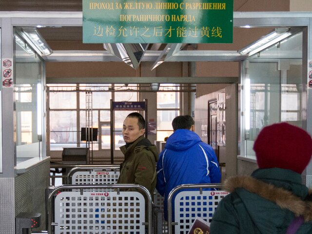 Почти 100 российских туристов застряли на китайской таможне у Благовещенска