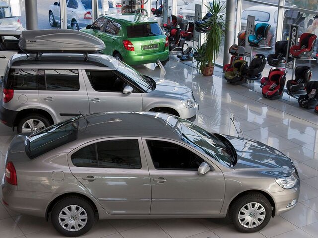 Автоконцерны попросили власти помочь с проблемой доставки машин в салоны