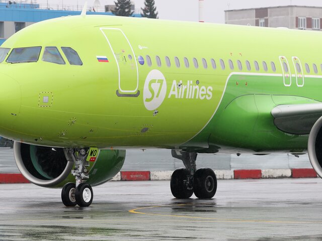 Летевший в Новосибирск самолет S7 повредил шасси при посадке