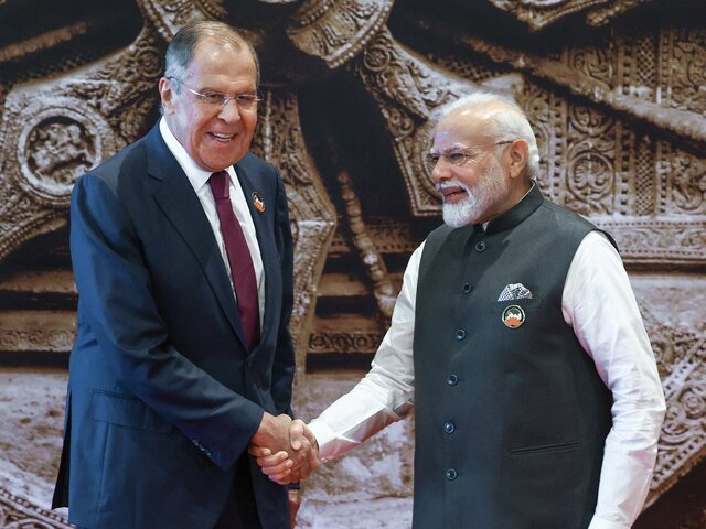 Индия предложила РФ отрасли, куда можно вложить застрявшие рупии – Лавров