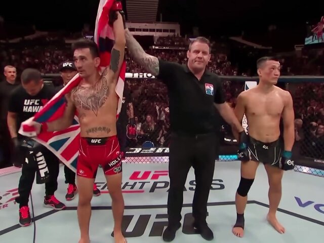 Американец Холлоуэй нокаутировал Корейского Зомби на турнире UFC в Сингапуре
