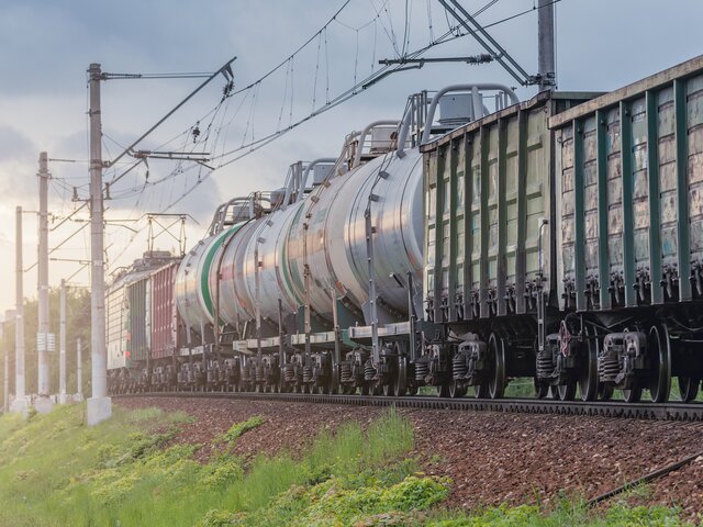 Неизвестные остановили движение поездов в Польше и включили в них гимн РФ – СМИ