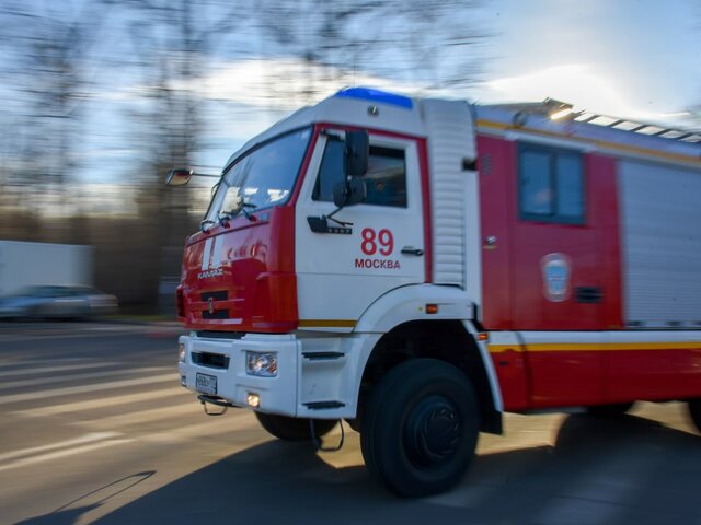 В ГД предложили разрешить пожарным таранить мешающие проезду автомобили