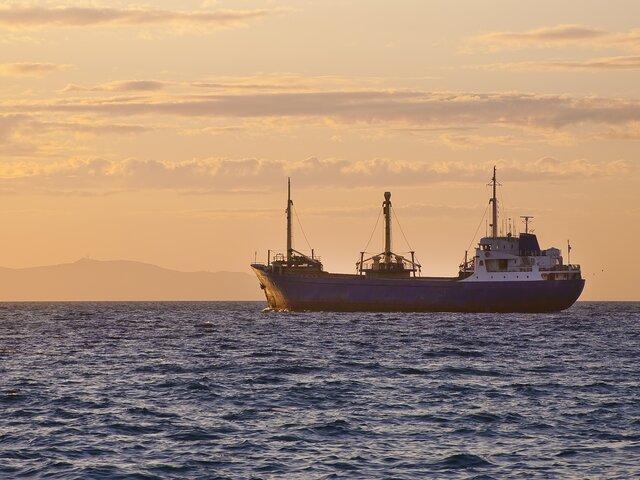 Зеленский заявил о проходе двух кораблей через временный коридор в Черном море