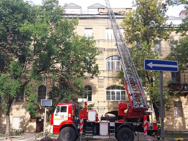 Пожар в мансарде жилого дома в Санкт-Петербурге локализовали