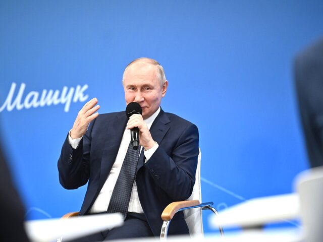 Путин пообещал нижегородскому школьнику помочь с изданием его стихов