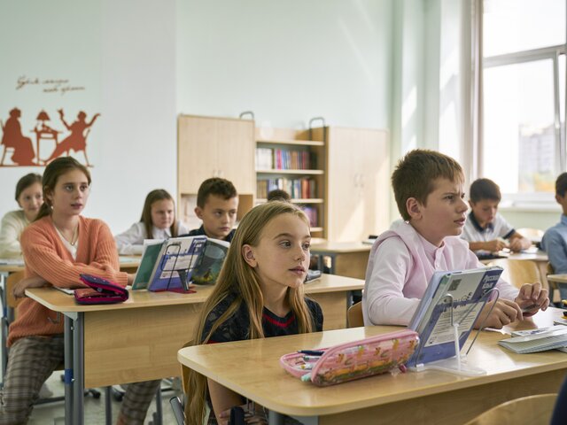 В Госдуме предложили выпускать школьные принадлежности с патриотической тематикой