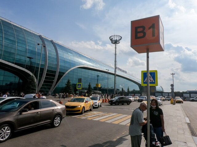 В Домодедово изменили нумерацию входов в здание аэропорта