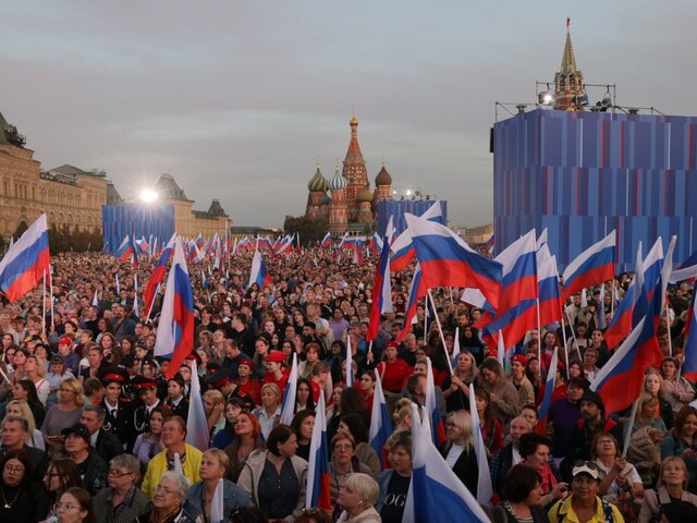 Концерт в честь годовщины воссоединения новых регионов с Россией прошел на Красной площади