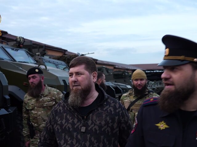 Кадыров осмотрел трофейную технику НАТО, захваченную бойцами "Ахмата" в зоне СВО