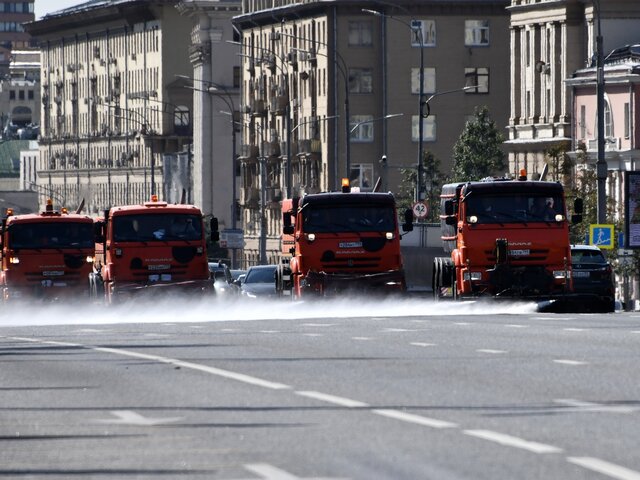 Промывка дорог и тротуаров со специальным шампунем пройдет в Москве 16 сентября