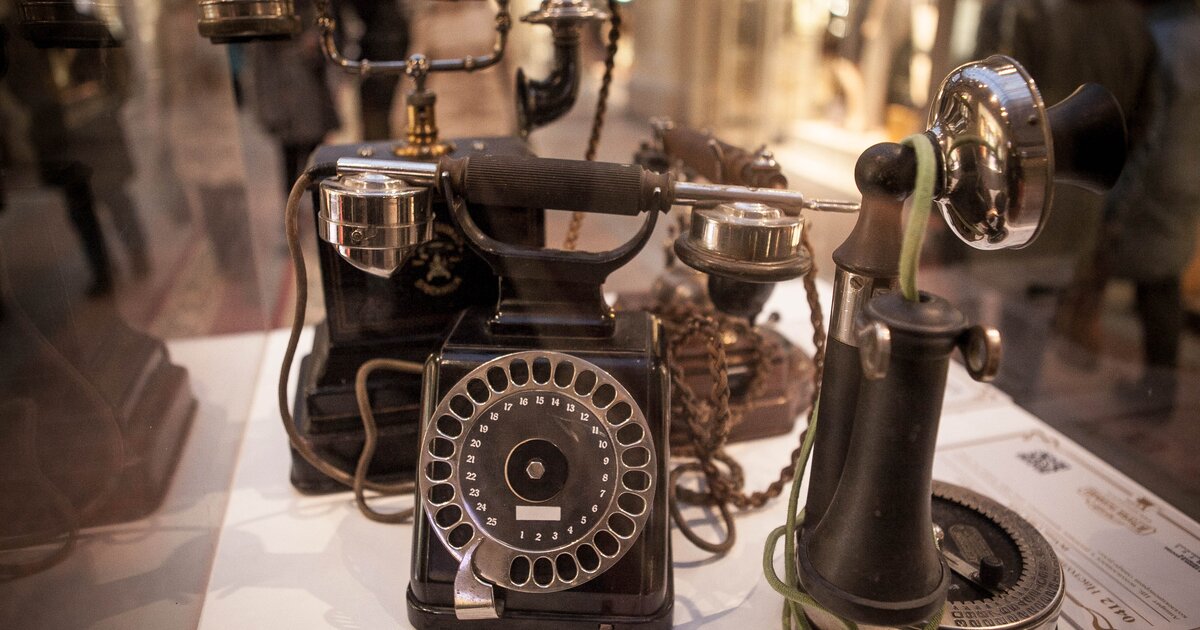Прогресс средств связи. Первый телефонный аппарат. Телефонный аппарат конца 19 века. Изобретение телефона и телеграфа. Телефон XIX века.