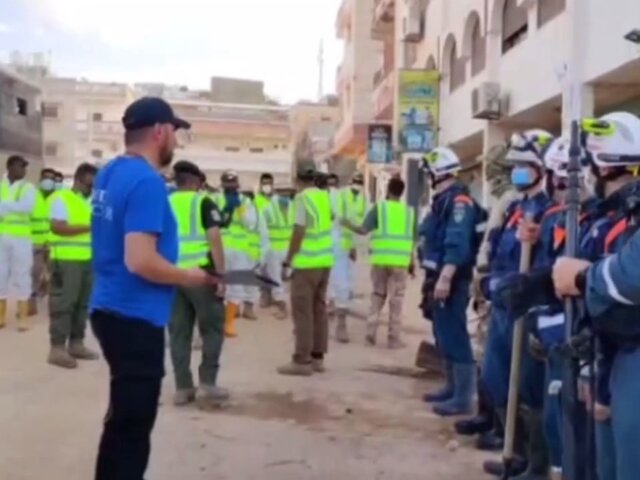 Российские спасатели приступили к работе в пострадавшей от наводнения Ливии