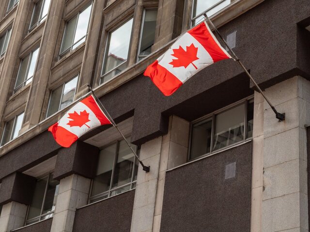 Посол Польши потребовал от властей Канады извинений за инцидент с нацистом