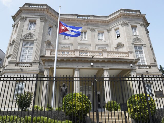В посольство Кубы в США кинули бутылками с зажигательной смесью