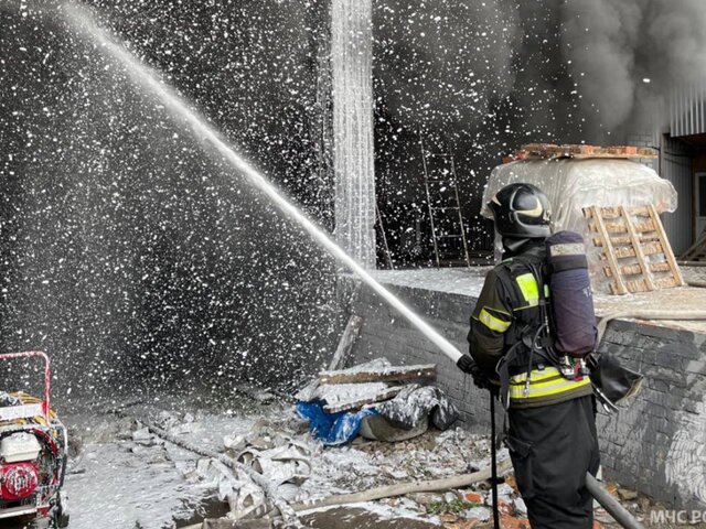 Площадь пожара в недостроенном здании в ТиНАО составила 150 