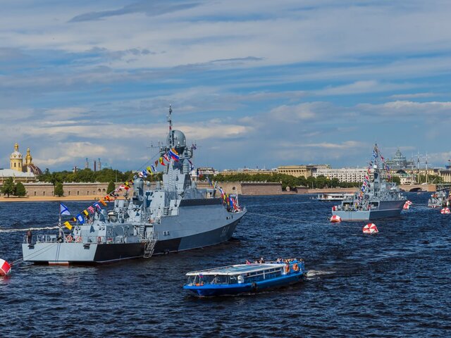 Путин 30 июля обойдет на катере линии кораблей на Главном параде ВМФ в Петербурге